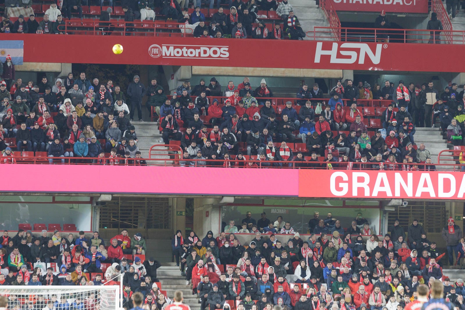 Encuéntrate en la grada en el Granada-Sevilla