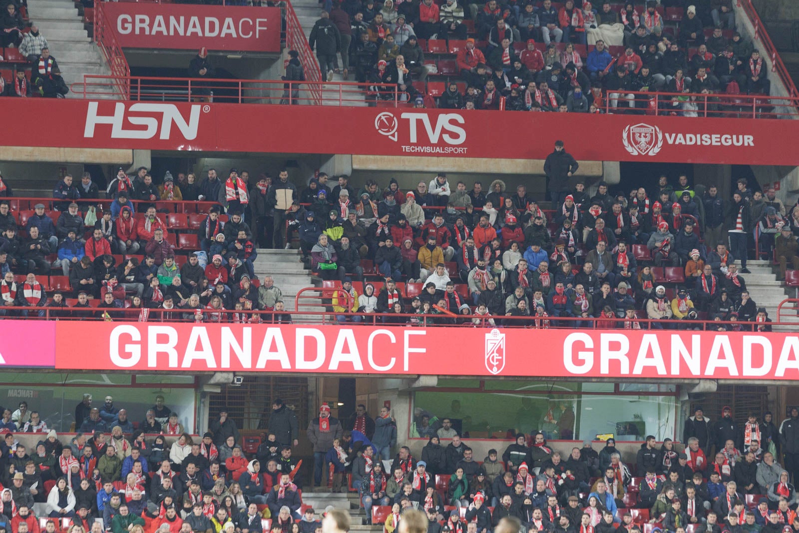 Encuéntrate en la grada en el Granada-Sevilla