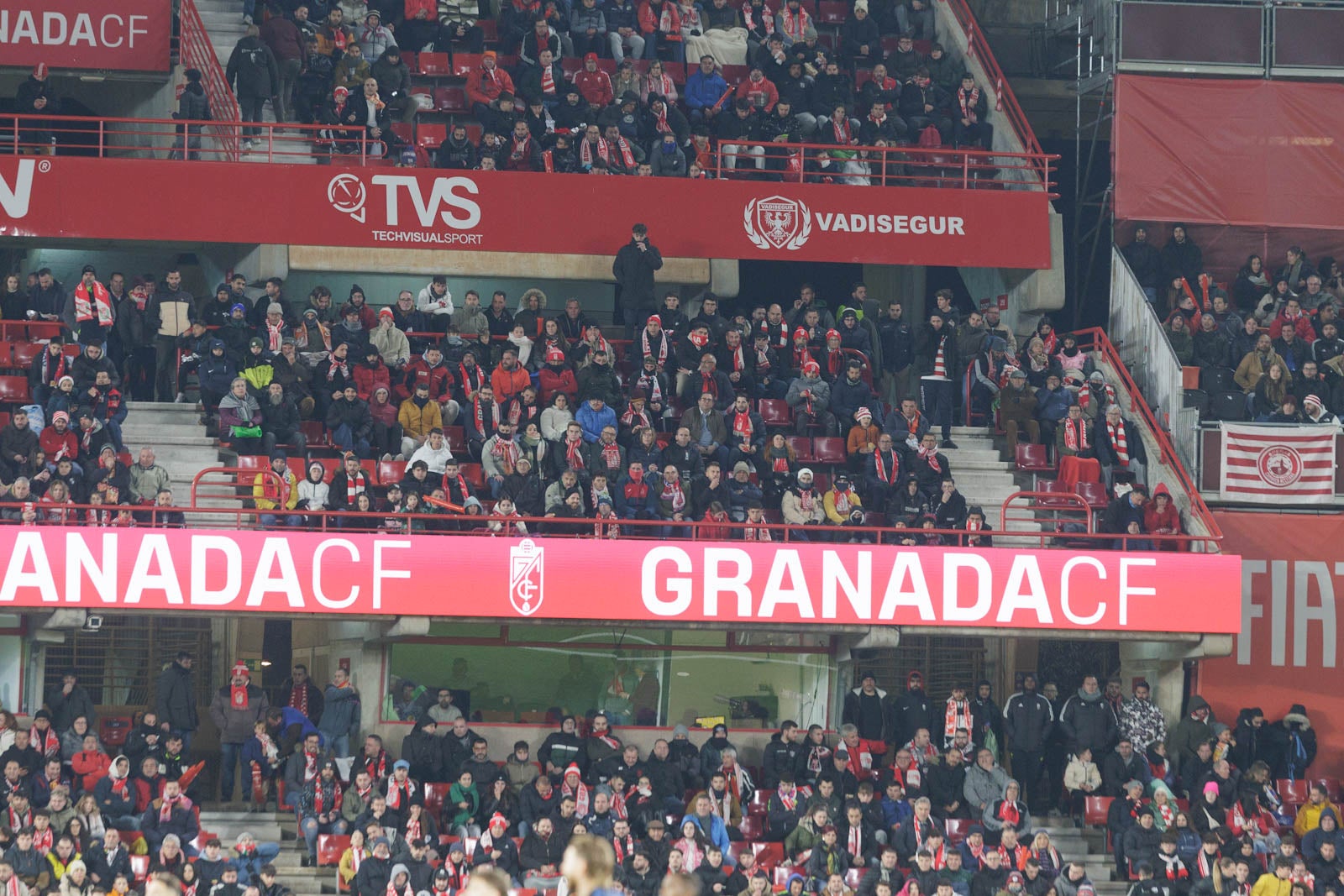 Encuéntrate en la grada en el Granada-Sevilla