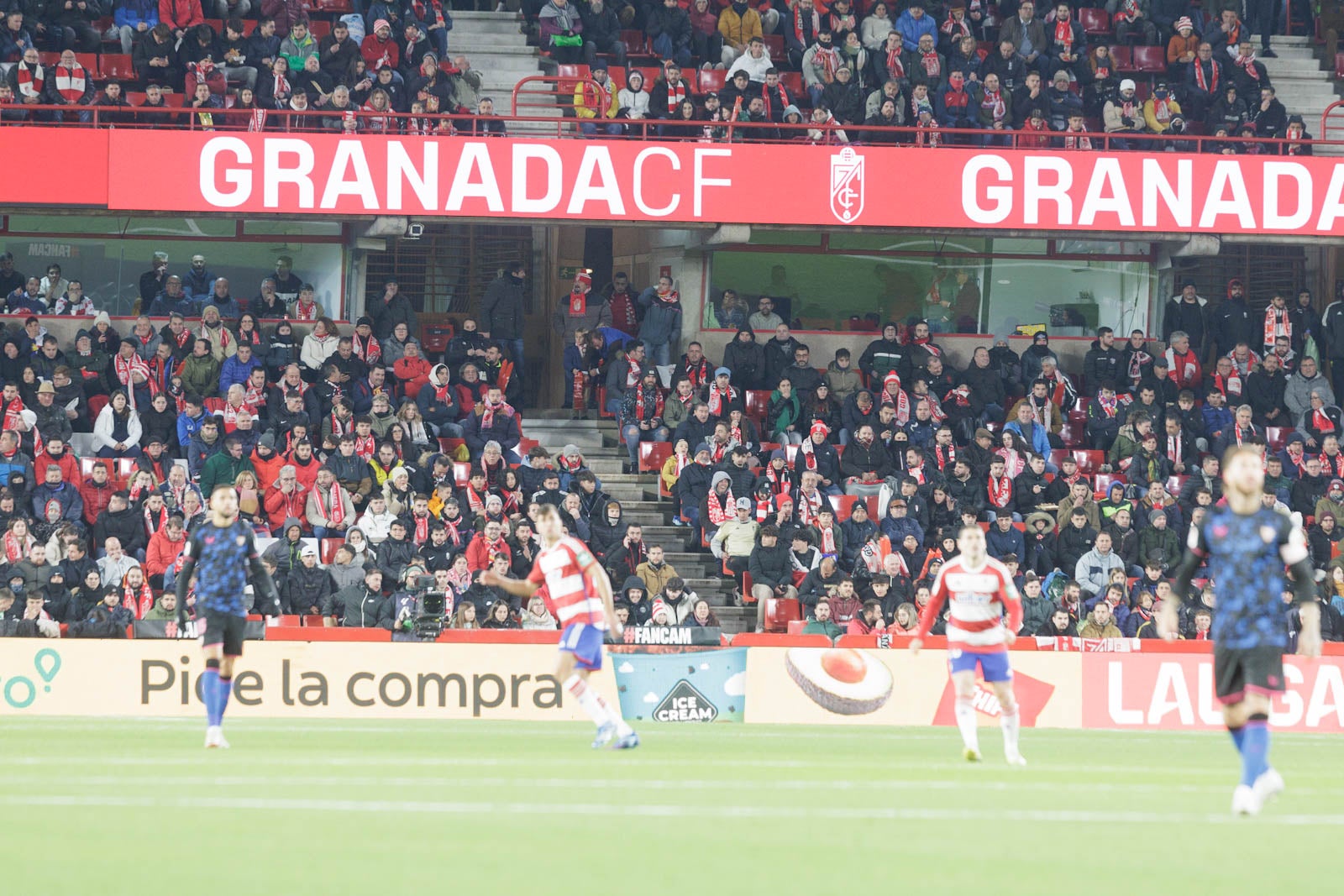 Encuéntrate en la grada en el Granada-Sevilla
