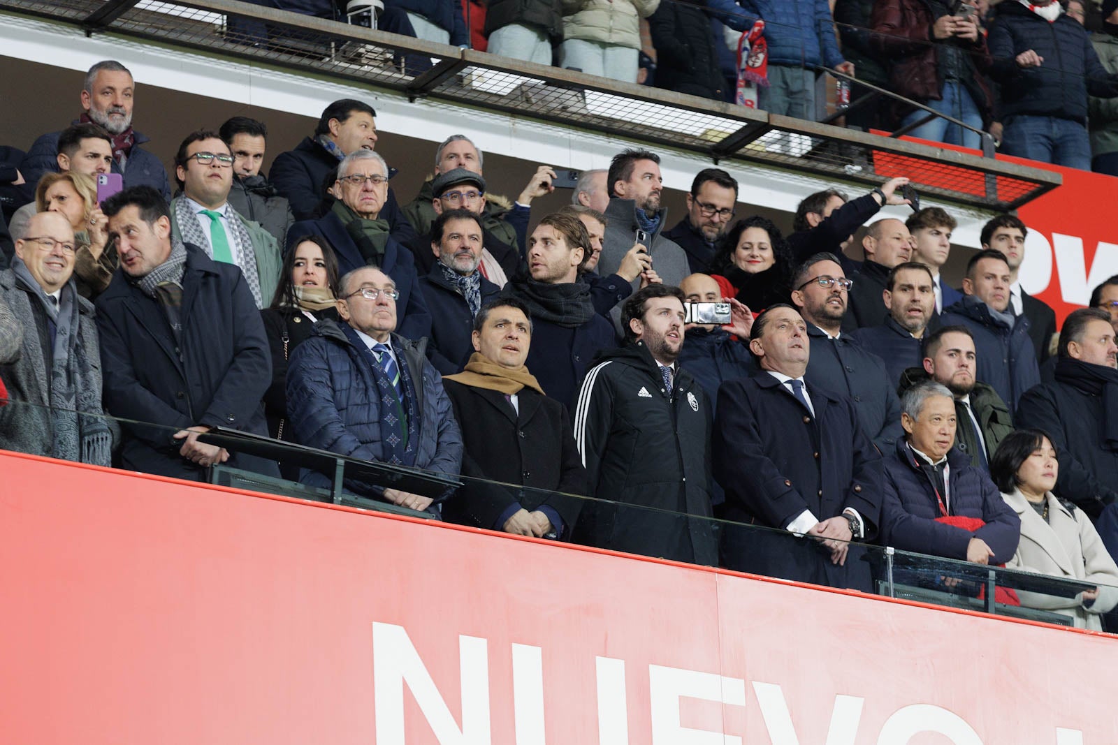 Encuéntrate en la grada en el Granada-Sevilla