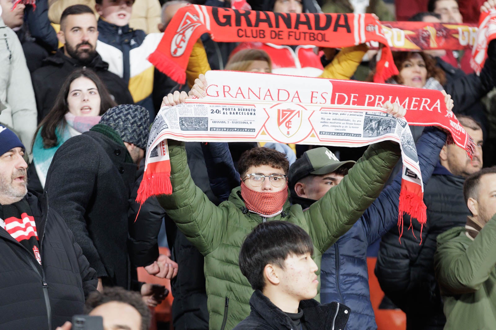 Encuéntrate en la grada en el Granada-Sevilla