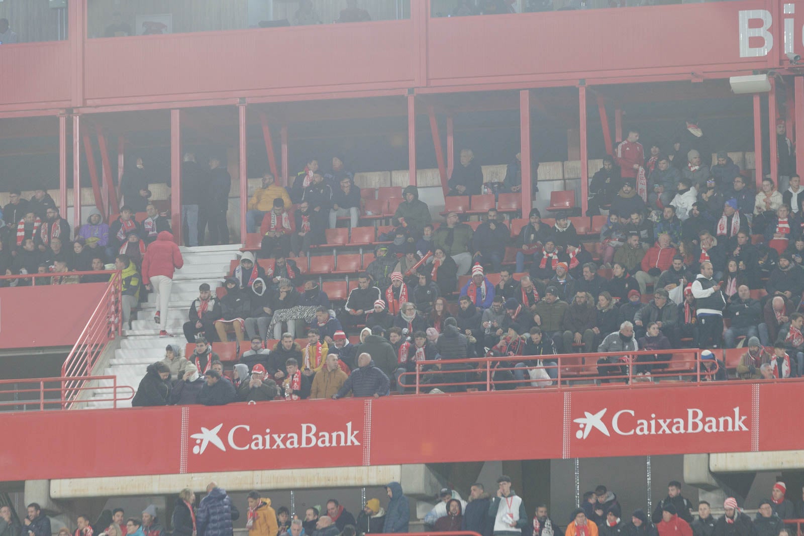 Encuéntrate en la grada en el Granada-Sevilla
