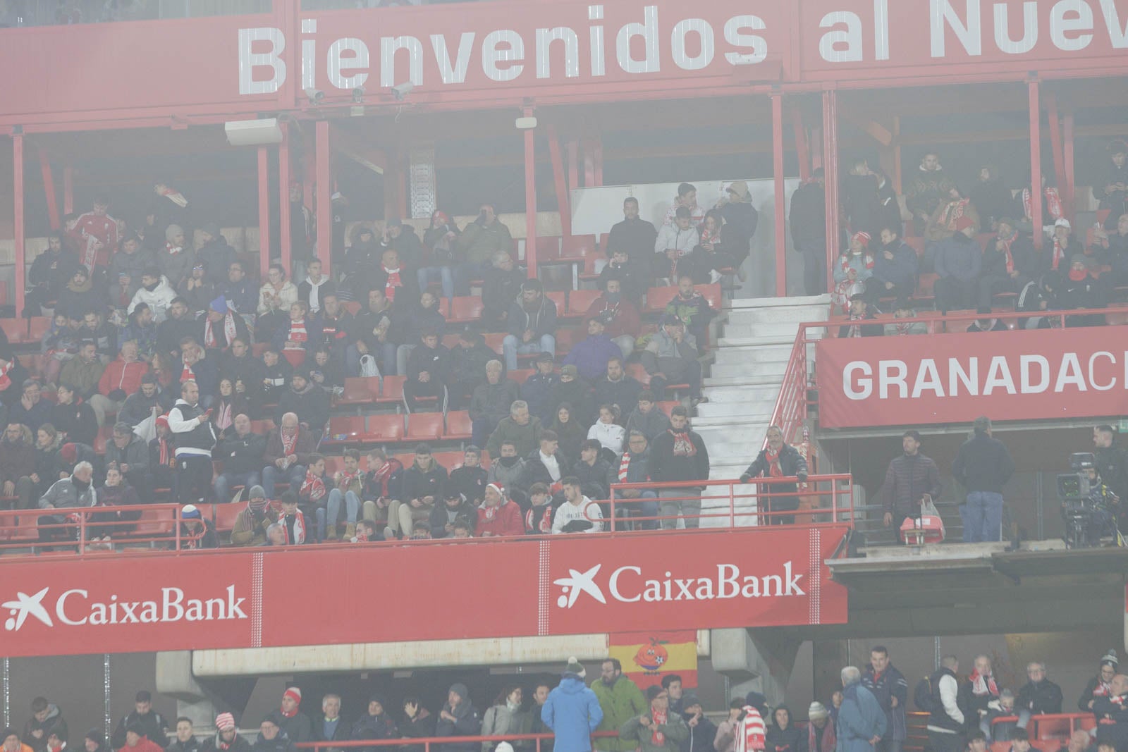 Encuéntrate en la grada en el Granada-Sevilla