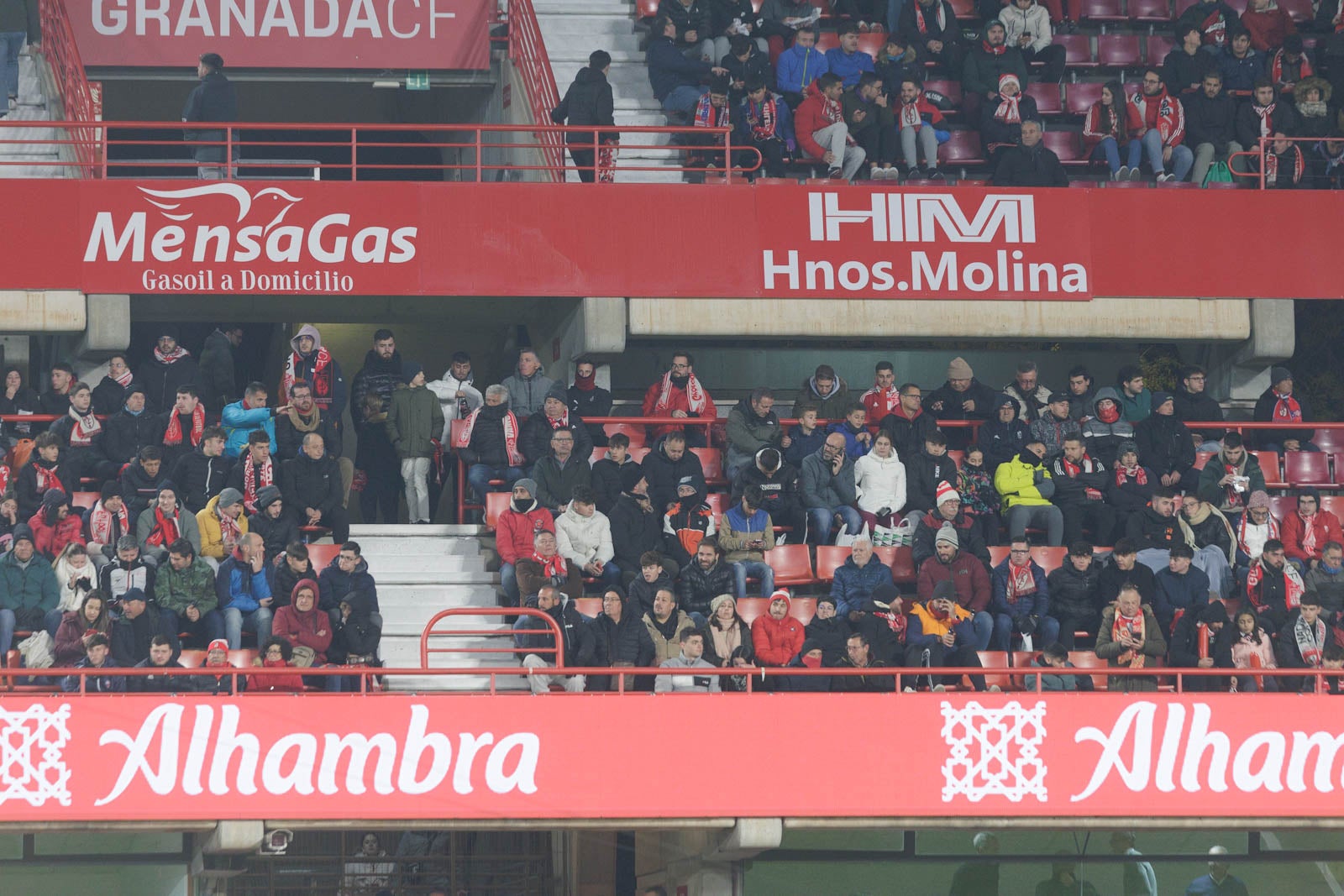 Encuéntrate en la grada en el Granada-Sevilla