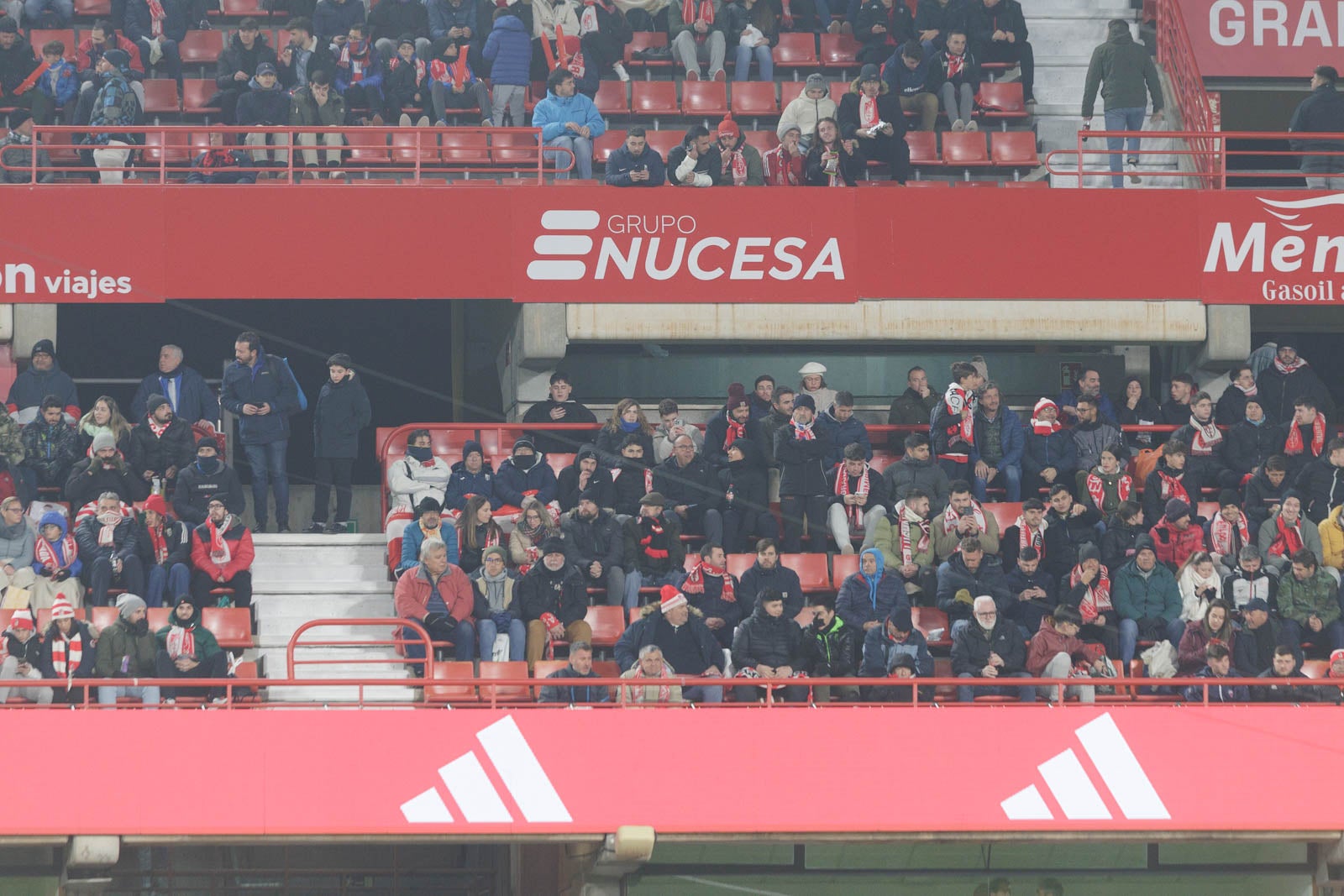 Encuéntrate en la grada en el Granada-Sevilla