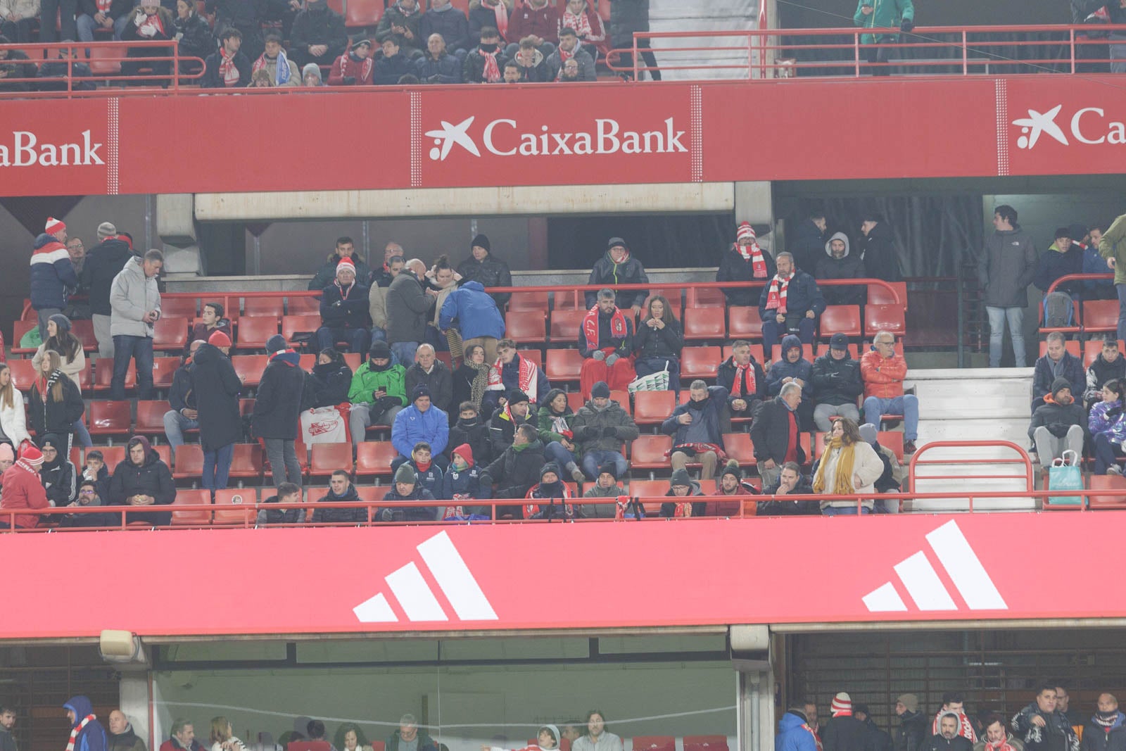 Encuéntrate en la grada en el Granada-Sevilla