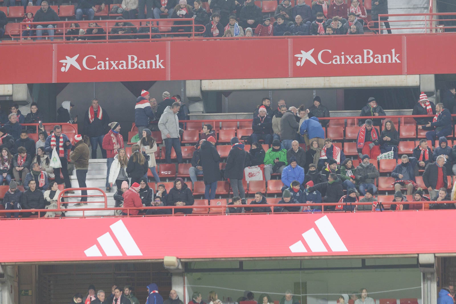 Encuéntrate en la grada en el Granada-Sevilla
