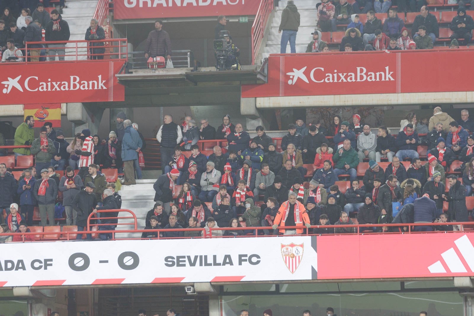 Encuéntrate en la grada en el Granada-Sevilla