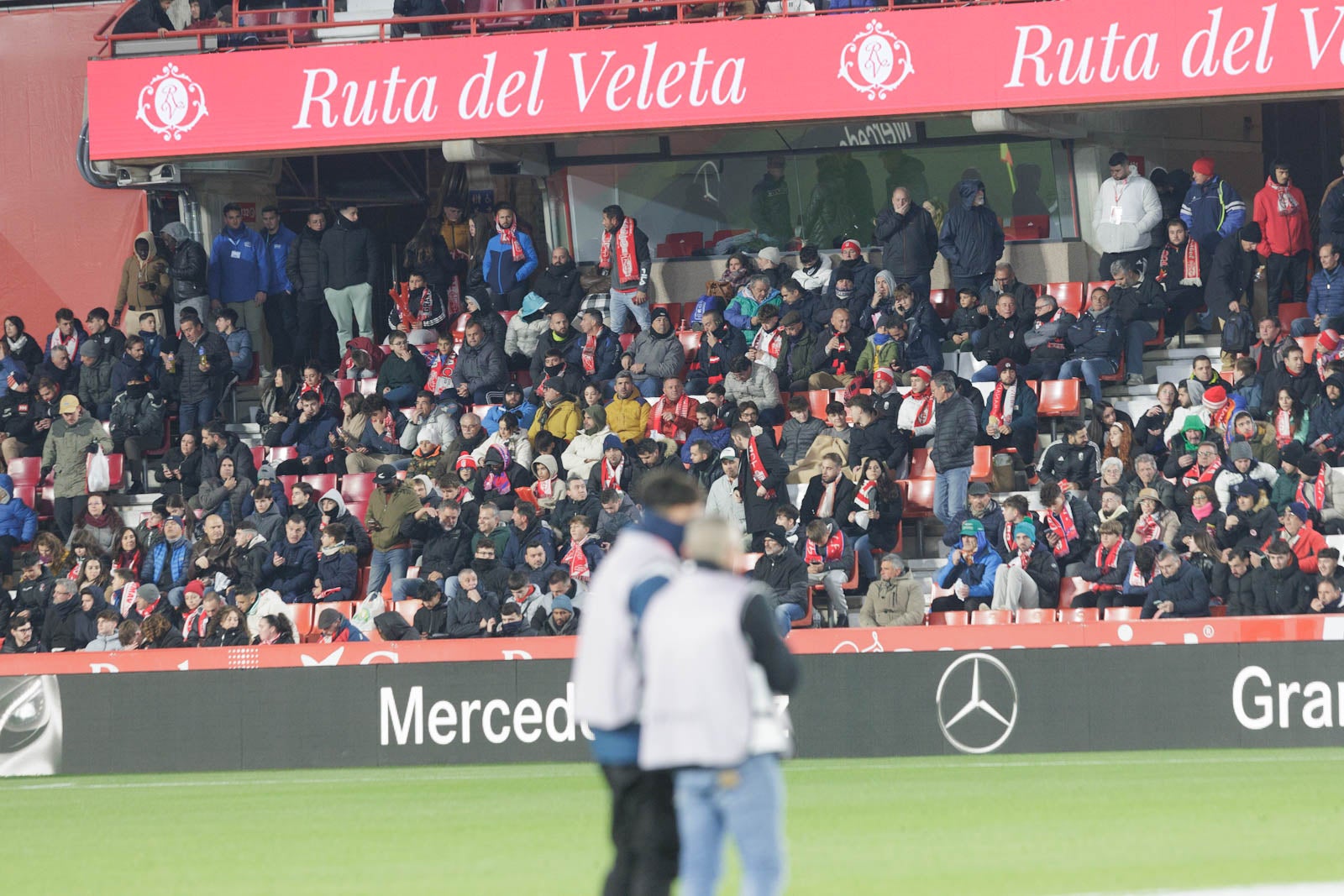 Encuéntrate en la grada en el Granada-Sevilla