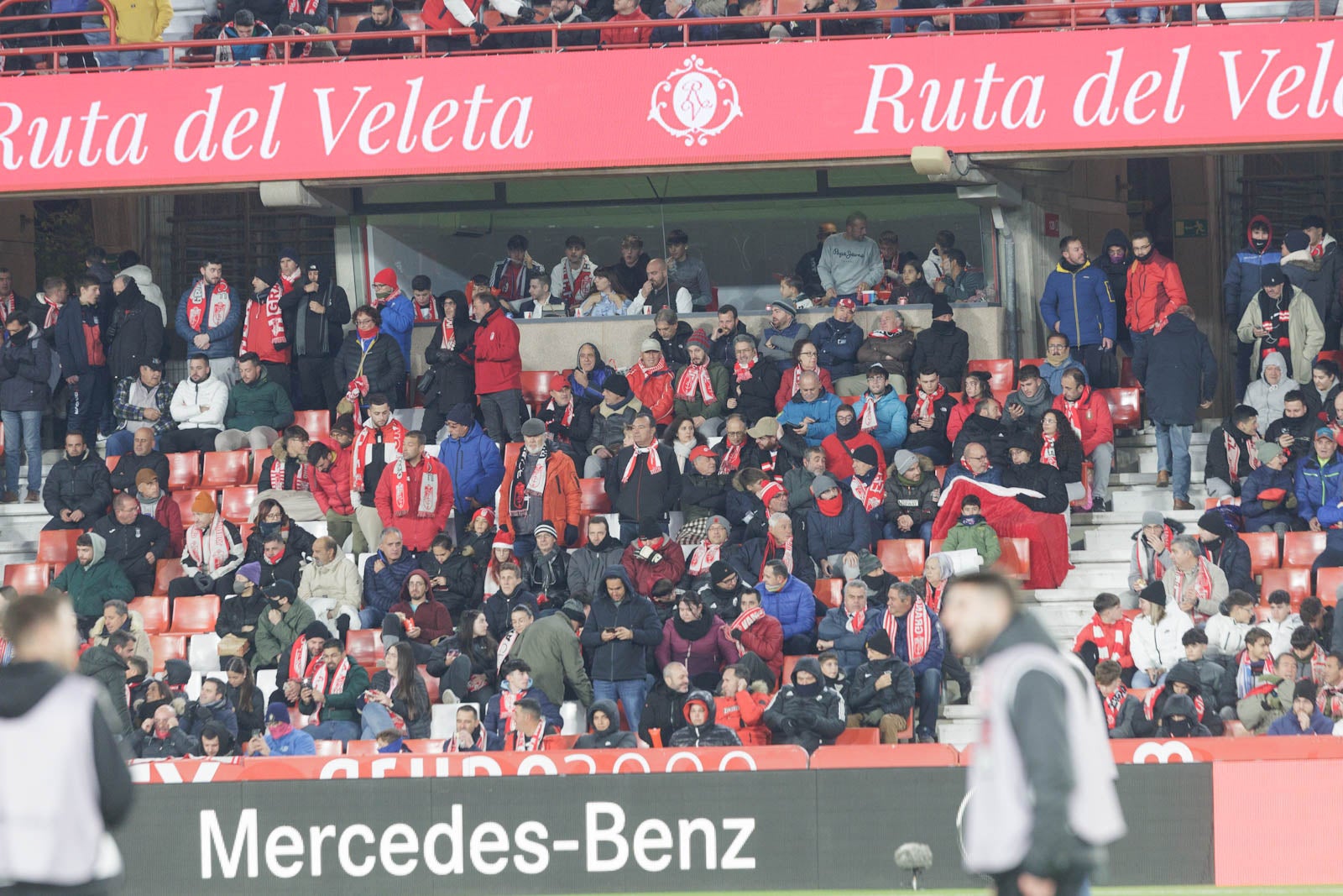 Encuéntrate en la grada en el Granada-Sevilla