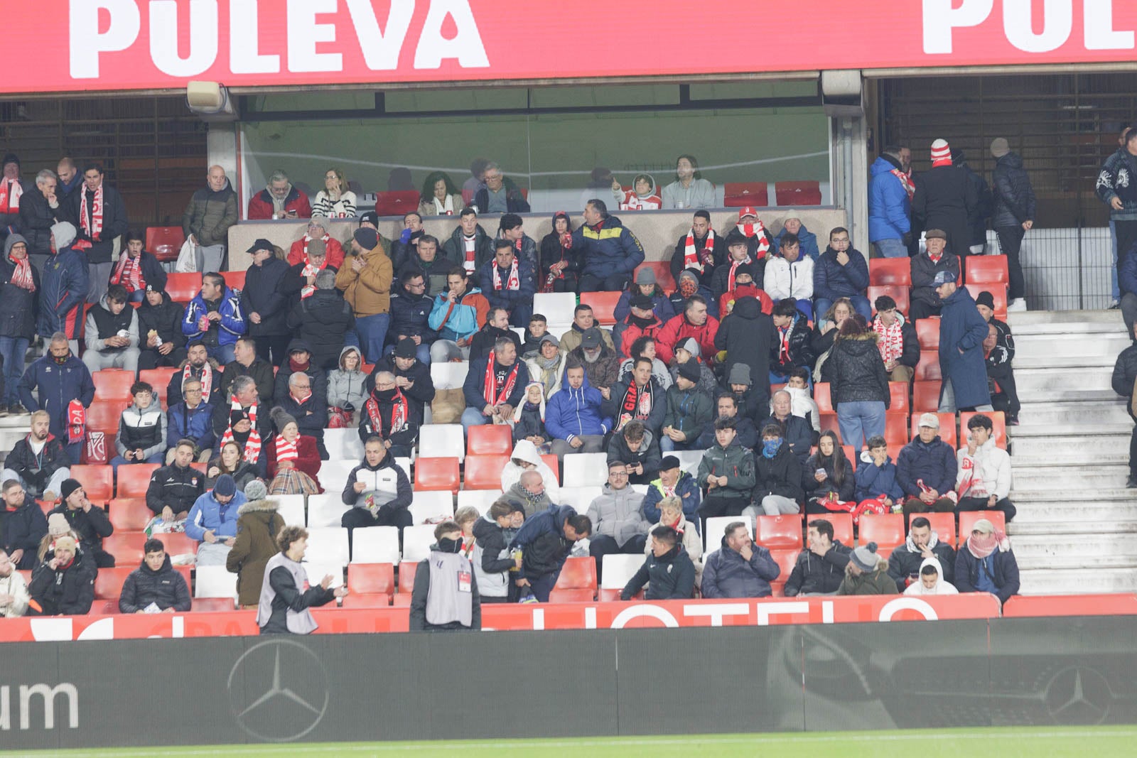 Encuéntrate en la grada en el Granada-Sevilla