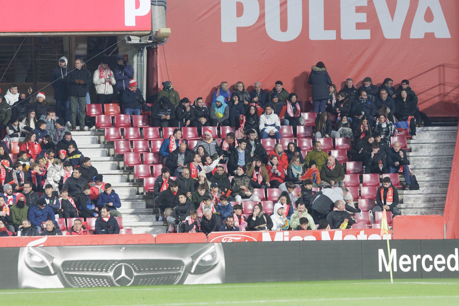 Encuéntrate en la grada en el Granada-Sevilla