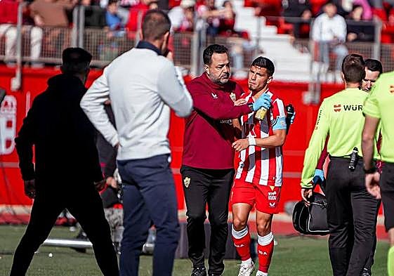 Lucas Robertone se va lesionado con el doctor Maziel.