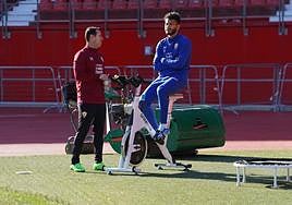 Luis Suárez hace bicicleta con Cid Andrade.