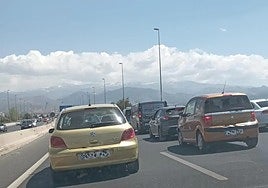 Imagen de archivo de un atasco en la Circunvalación de Granada.