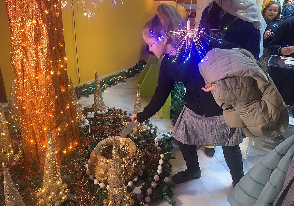 El árbol de los deseos en el patio del Palacio de las Niñas Nobles.