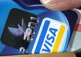 Le roba la tarjeta a su abuelo en Armilla y se gasta 2.300 euros