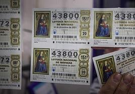 La OCU explica cómo compartir correctamente décimos de la Lotería de Navidad por Whatsapp.