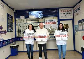 Mariola, Alberto y María, en la administración de la Gran Vía.