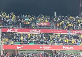 Aficionados del Cádiz, en su última visita a Los Cármenes en febrero de 2022.