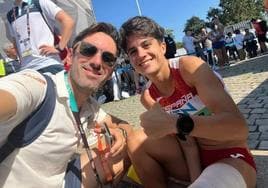 Selfi de Jacinto Garzón con María Pérez tras concluir la carrera de 35 kilómetros.
