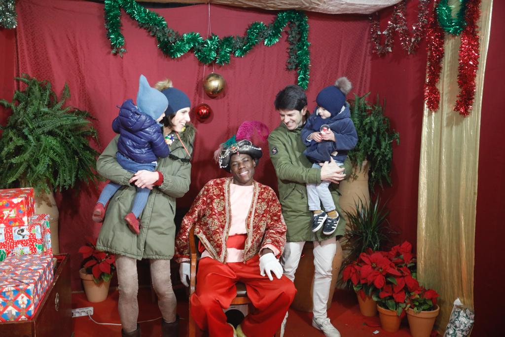 El Cartero Real recoge los deseos de los niños de Granada para los Reyes Magos