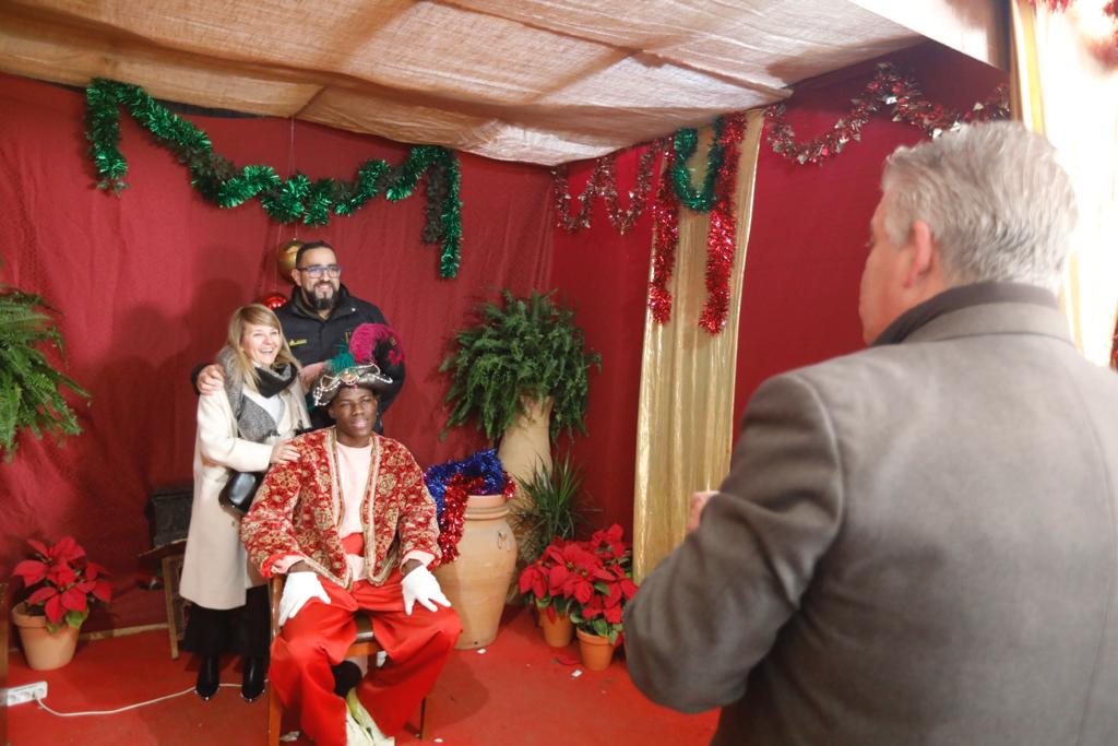 El Cartero Real recoge los deseos de los niños de Granada para los Reyes Magos