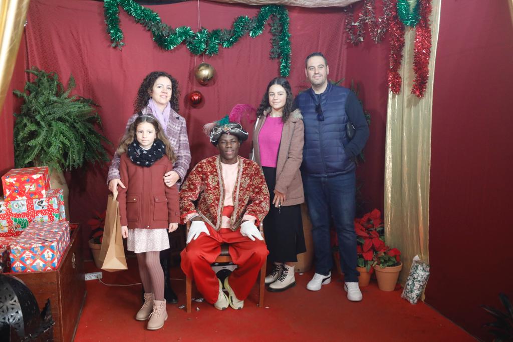 El Cartero Real recoge los deseos de los niños de Granada para los Reyes Magos