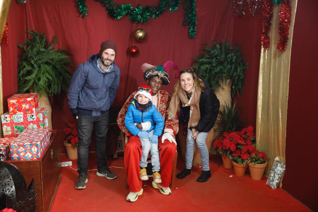 El Cartero Real recoge los deseos de los niños de Granada para los Reyes Magos