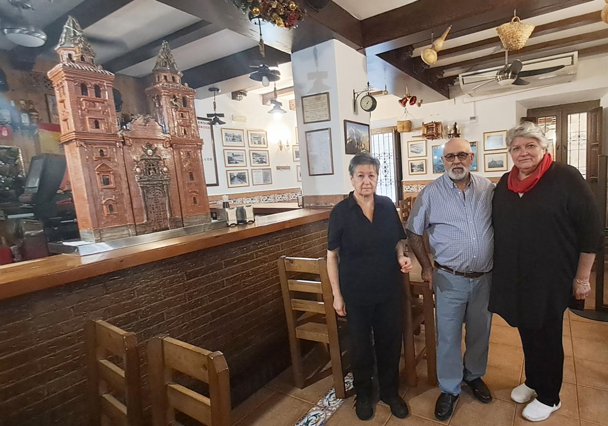 El mítico bar 'el albergue' de granada echa la persiana tras 40 años | ideal