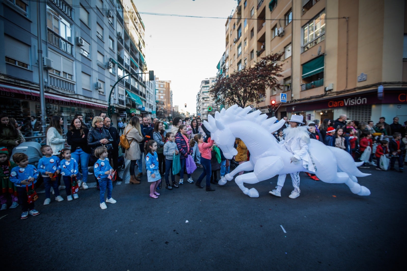 Las imágenes de la cabalgata de Papá Noel en Granada