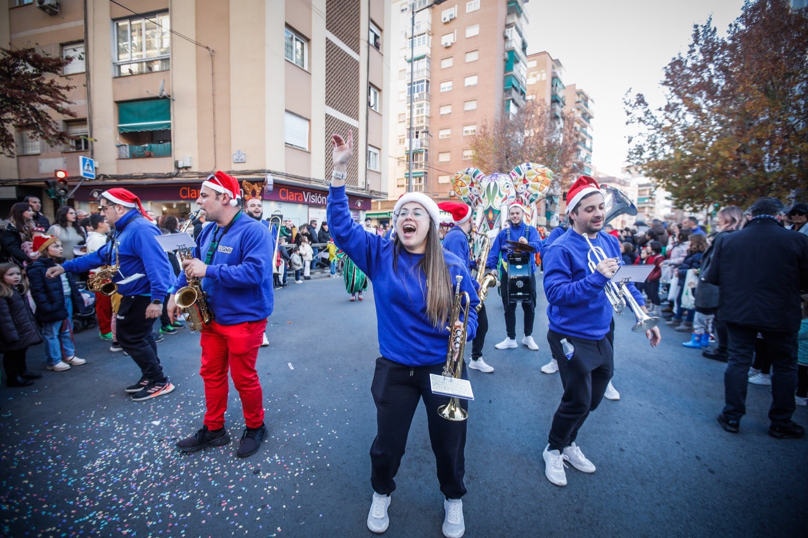 Las imágenes de la cabalgata de Papá Noel en Granada