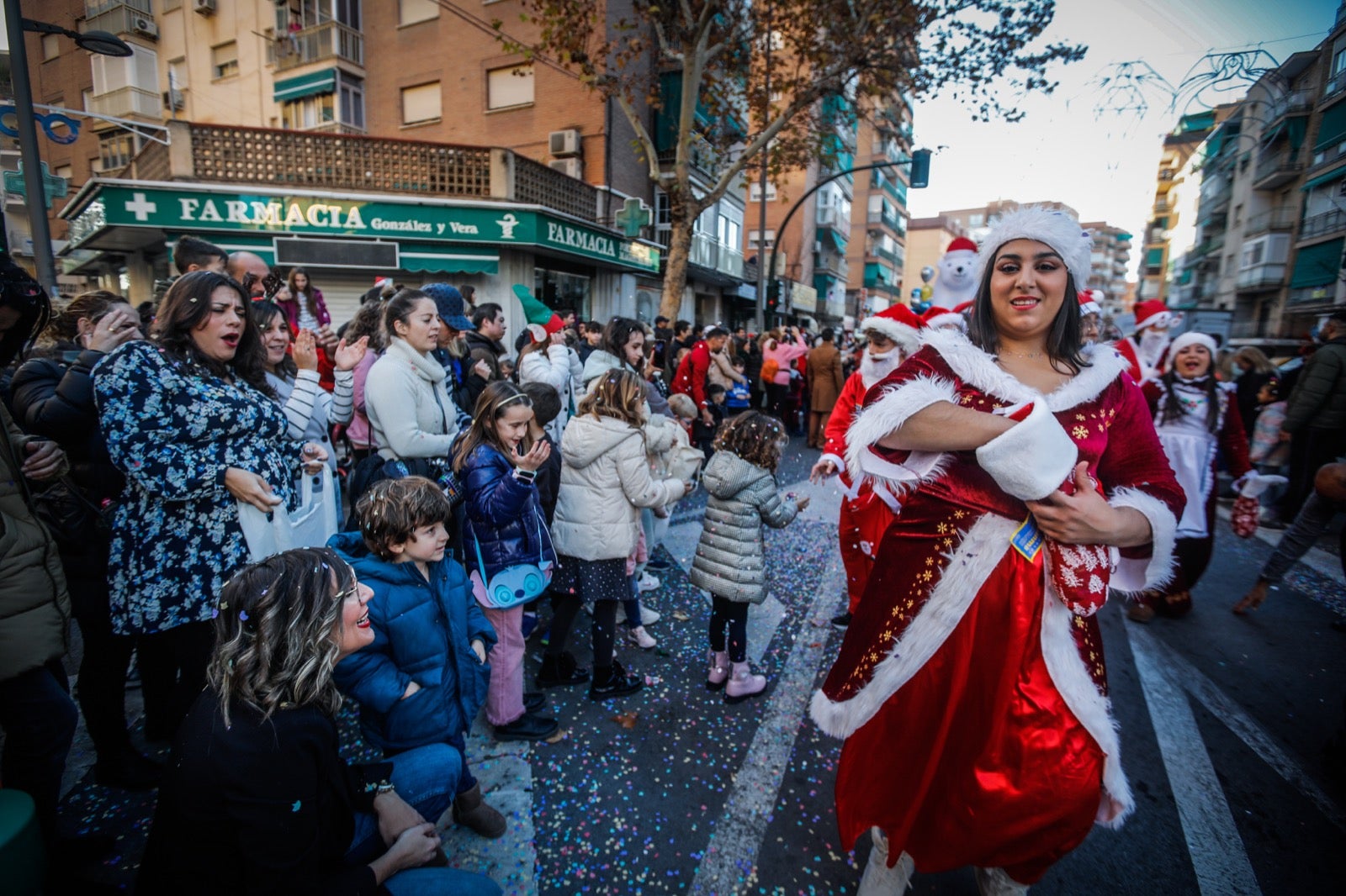 Las imágenes de la cabalgata de Papá Noel en Granada