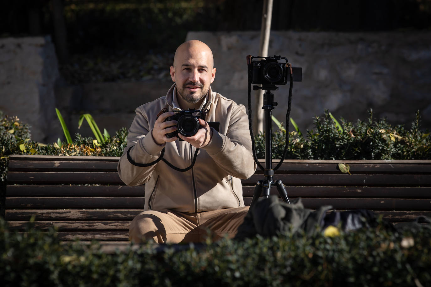 Imagen secundaria 2 - jJosé es el gerente de CornetFims. 