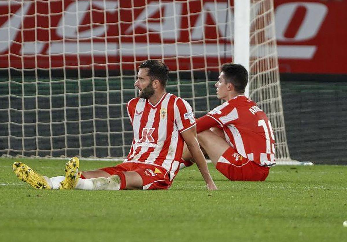 Leo Baptistao y Sergio Arribas no encuentran explicación a una nueva oportunidad perdida de haber ganado un partido esta temporada.