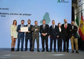 Representantes de la redacción de IDEAL recogen el Premio Andalucía de Periodismo