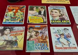 Afiches originales de películas proyectadas a mitad del siglo XX.