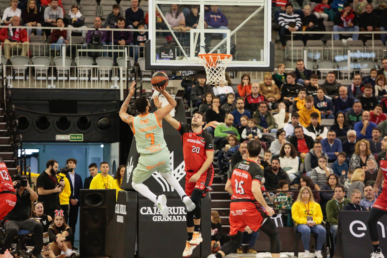 Las mejores imágenes del duelo disputado en el Palacio de los Deportes