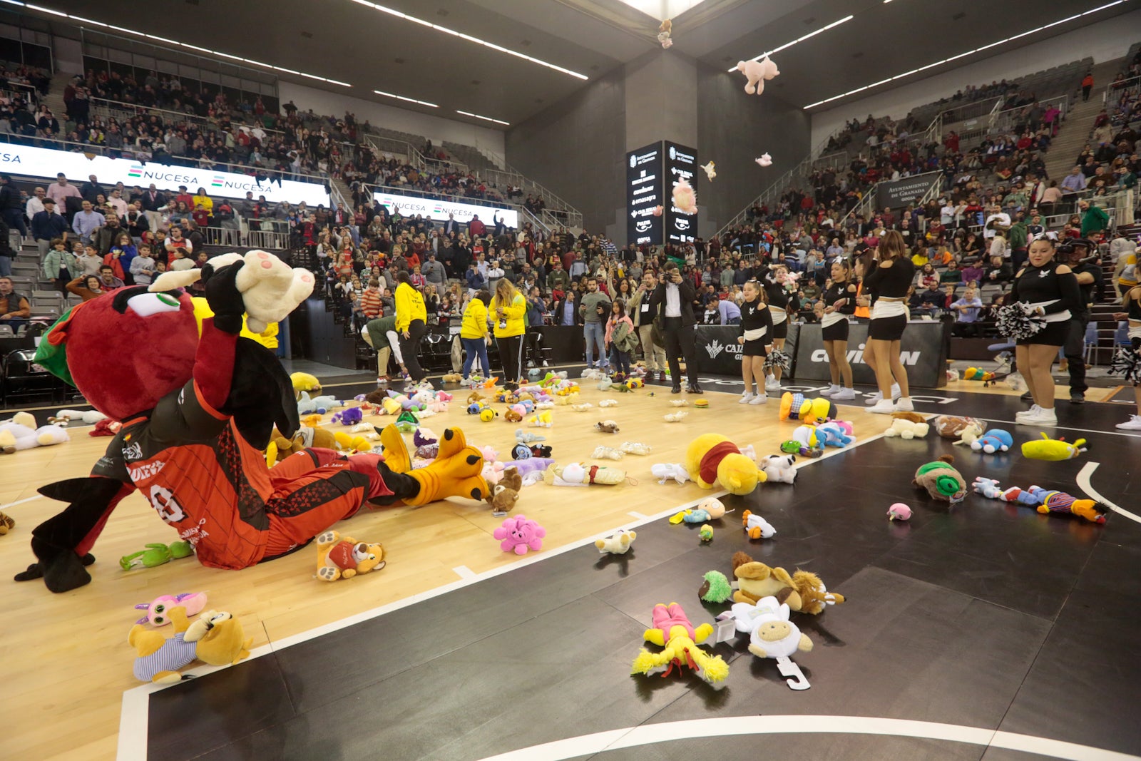 Las mejores imágenes del duelo disputado en el Palacio de los Deportes