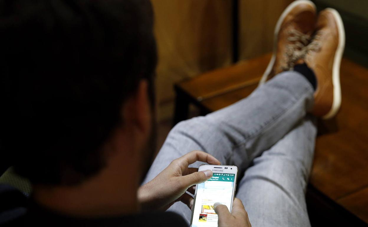 El denunciado llamó al fijo de su expareja en abril de 2020 y le dejó grabada la frase que ha resultado delictiva. 