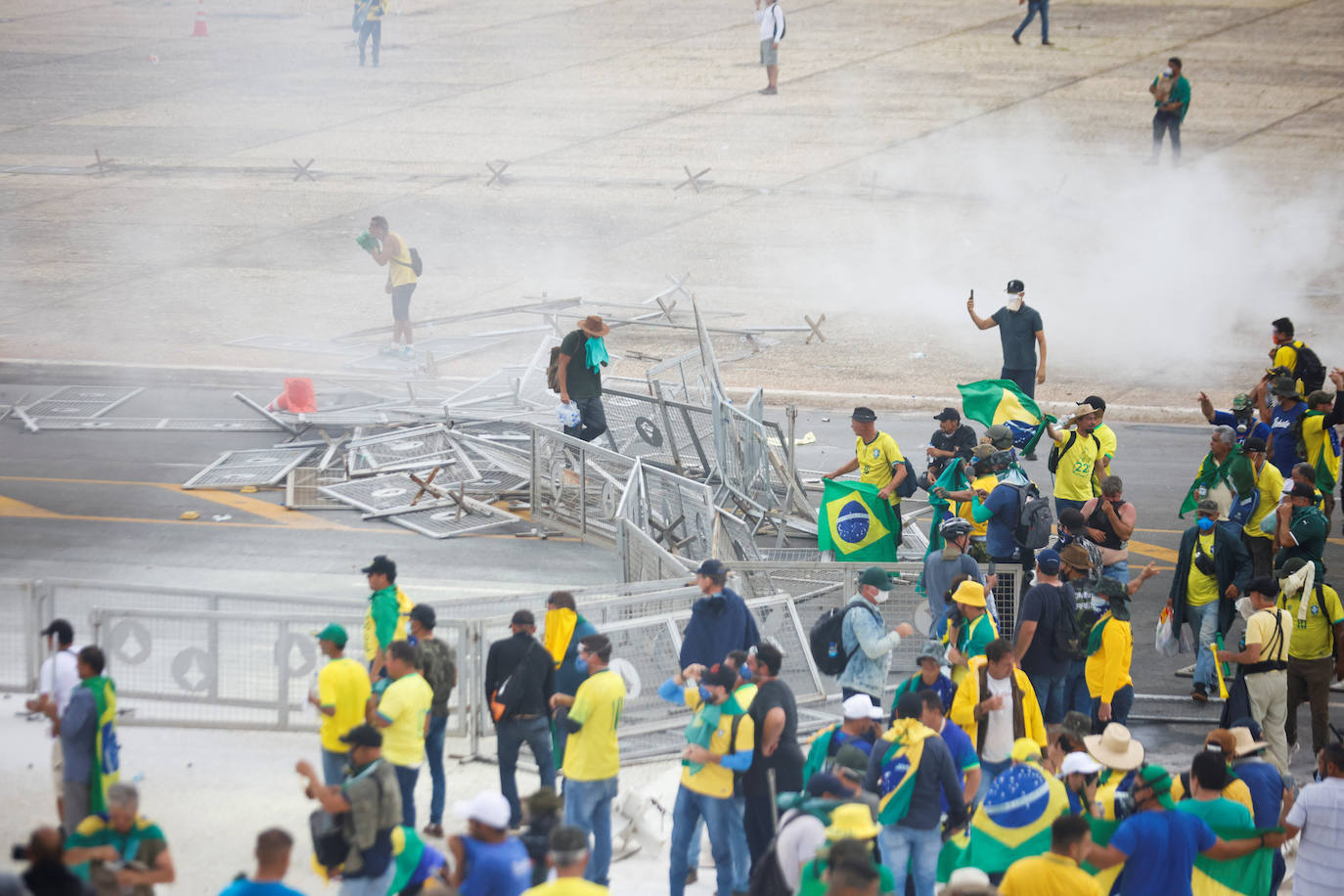 Fotos: Cientos de partidarios de Bolsonaro invaden el Congreso de Brasil