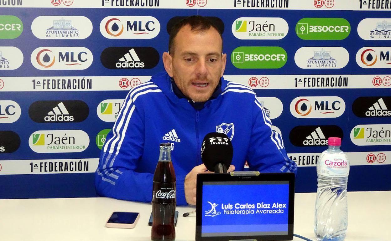 Alberto González atendió a los medios en la previa del partido. 