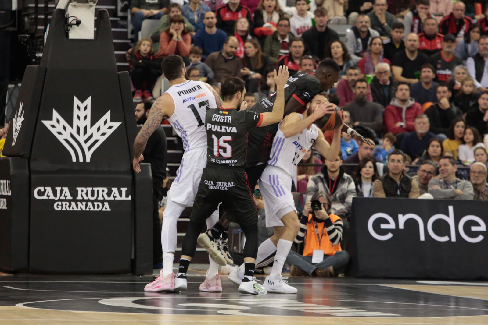 Las mejores imágenes del duelo disputado en el Palacio de los Deportes