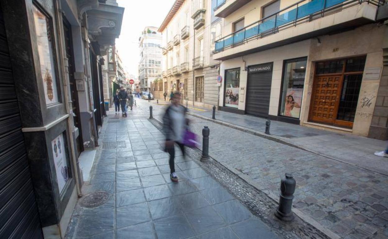 El exconcejal sufrió un primer puñetazo en San Antón, donde el detenido estaba con otro joven.