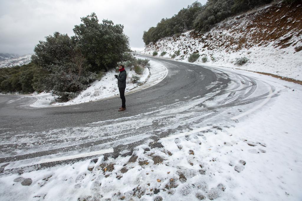 El temporal deja temperaturas bajas y nieve en Granada capital y en varios puntos de la provincia