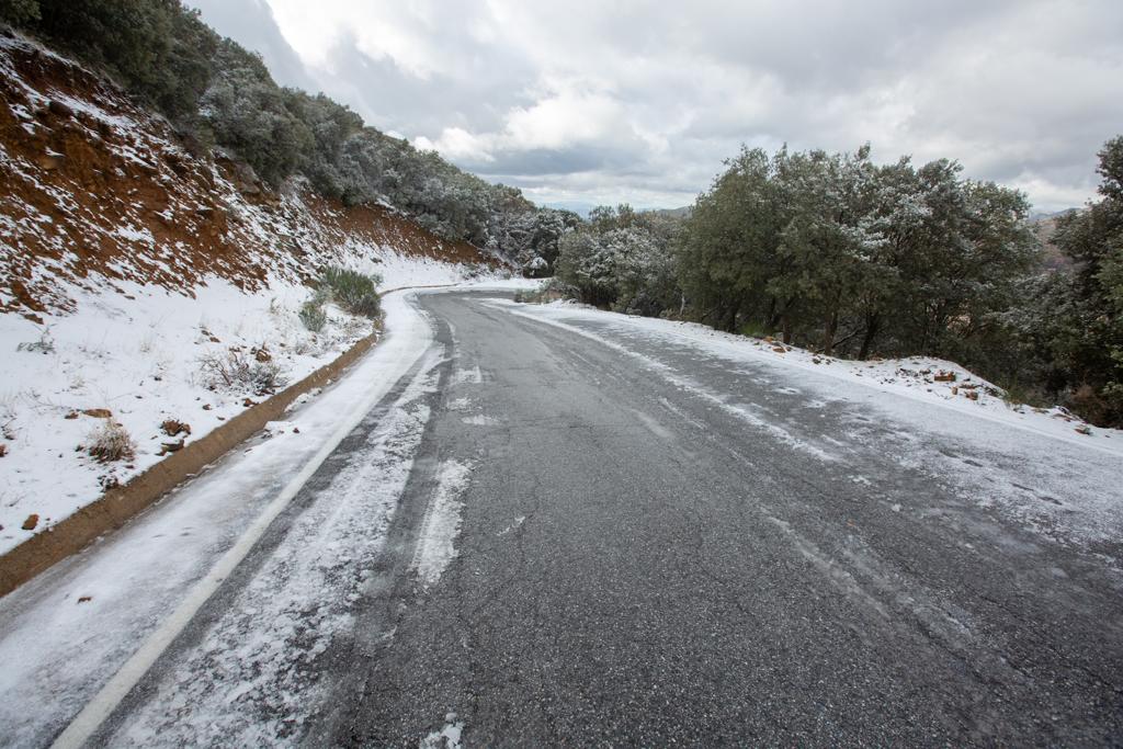 El temporal deja temperaturas bajas y nieve en Granada capital y en varios puntos de la provincia