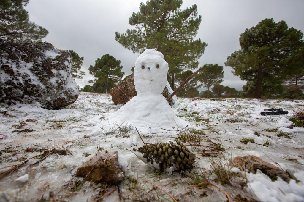 El temporal deja temperaturas bajas y nieve en Granada capital y en varios puntos de la provincia