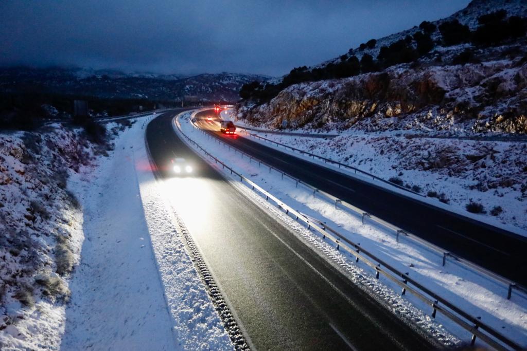 El temporal deja temperaturas bajas y nieve en Granada capital y en varios puntos de la provincia