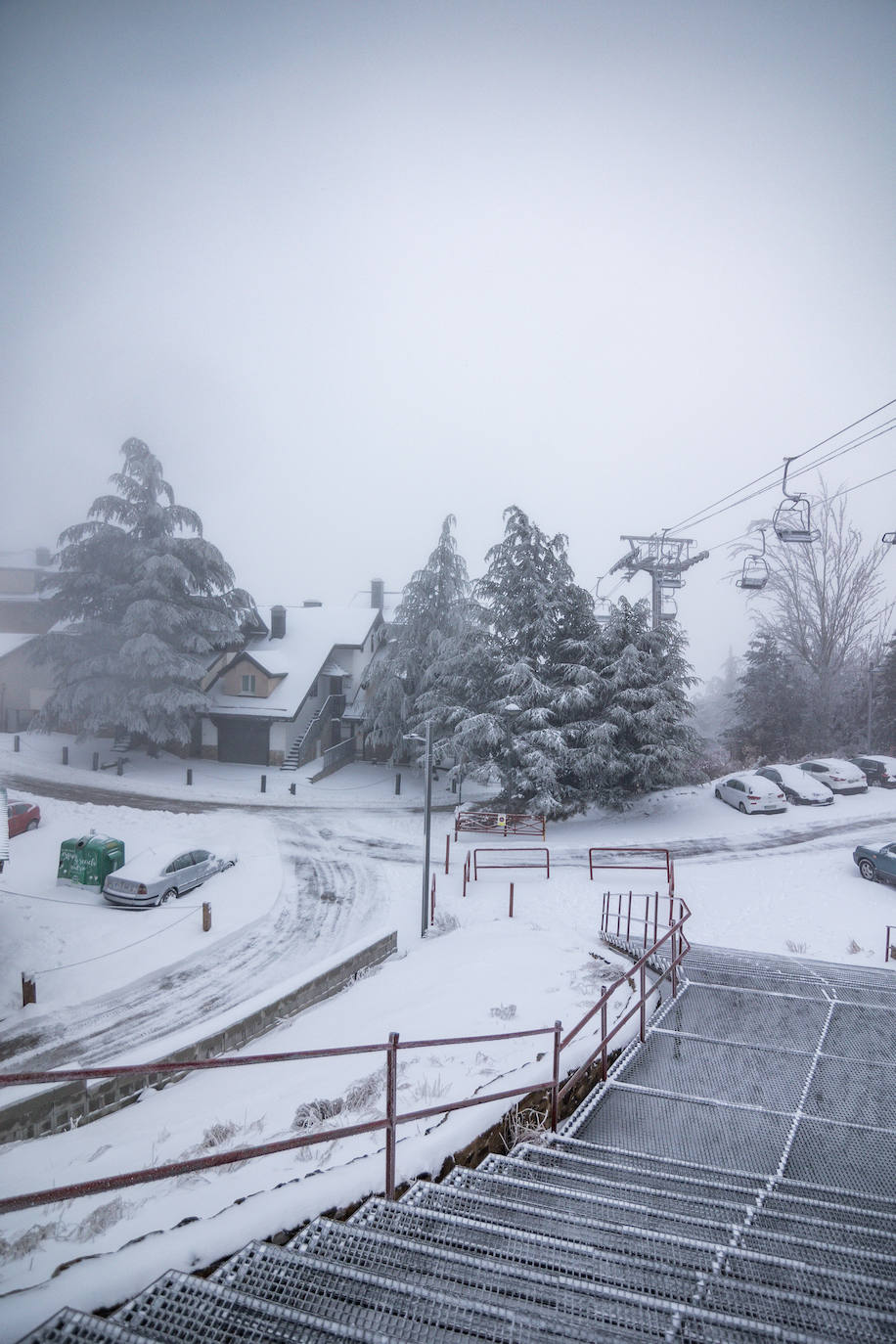 La estación de esquí de Sierra Nevada acumula 15 centímetros de nieve este miércoles